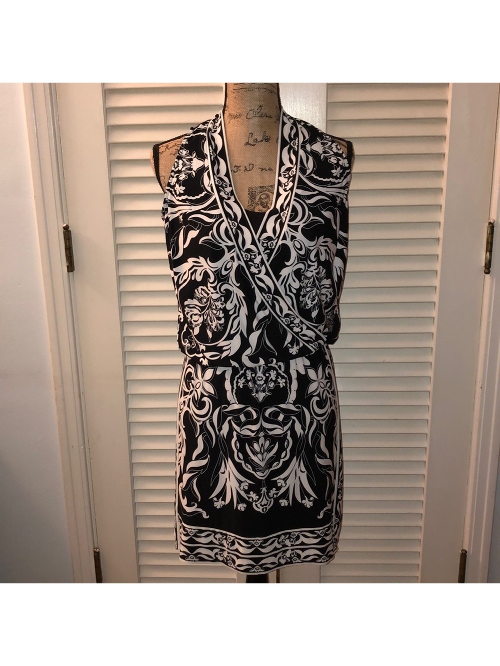 White House Black Market XS Baroque sleeveless dress